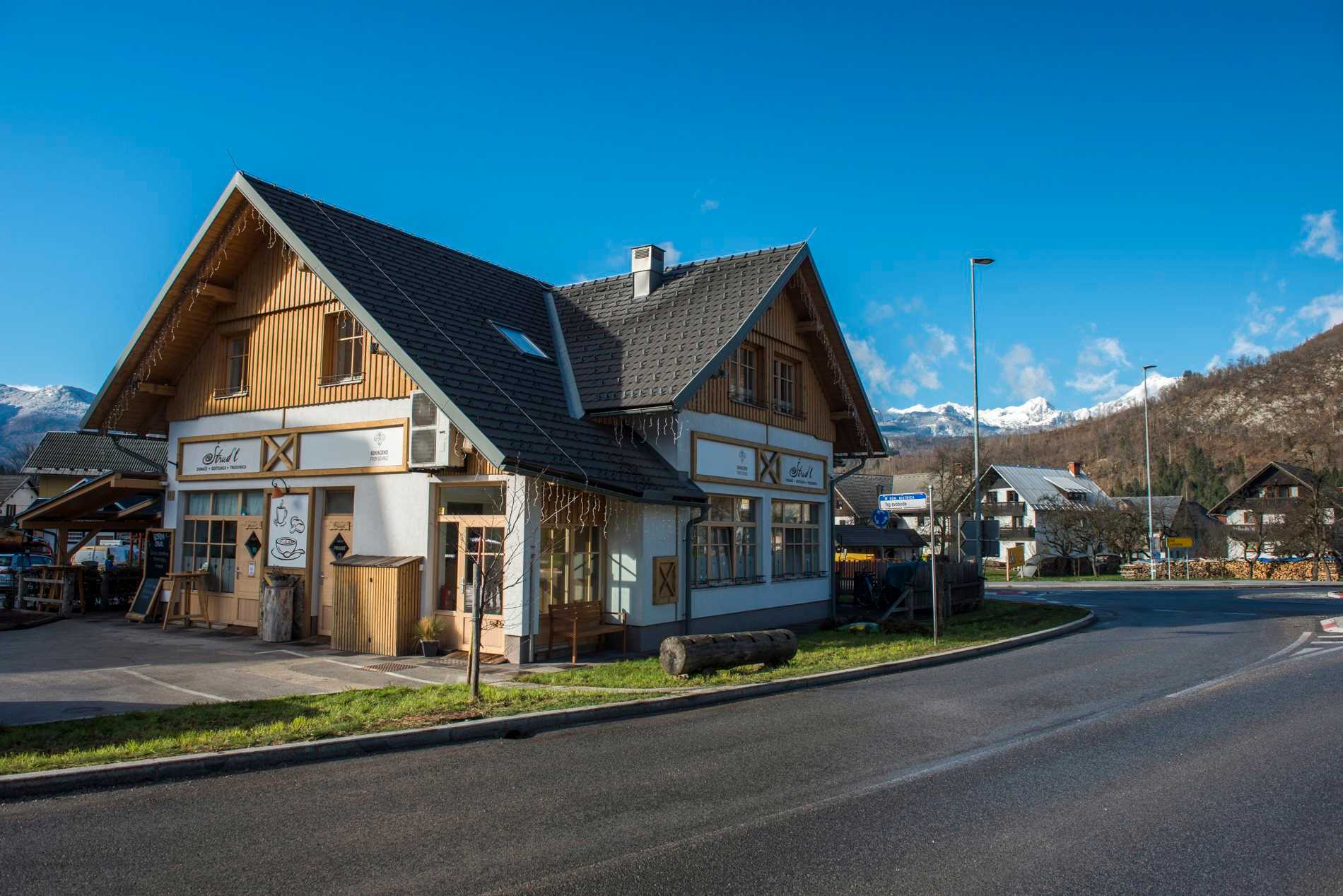 Inn and apartments Štrud'l